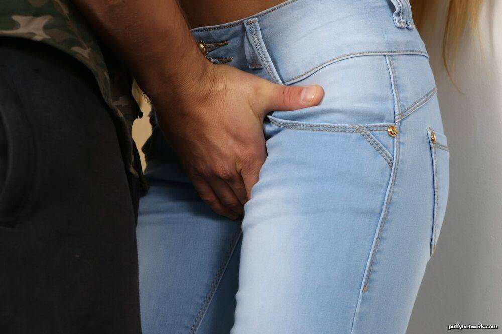 Hot chick in tight blue jeans licks cock and balls before fucking - #4