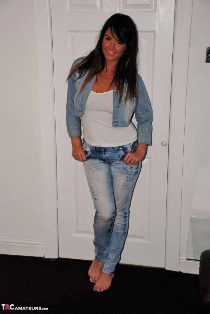 Dark haired teenj frees her bare ass and twat from denim jeans in bare feet - #3