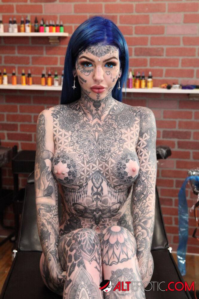 Heavily tattooed girl Amber Luke poses naked in a tattoo shop - #1