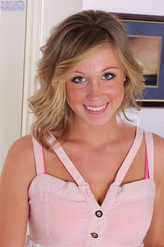 Blonde amateur teen Ashley Jones has an ideal pink vaginal hole - #8