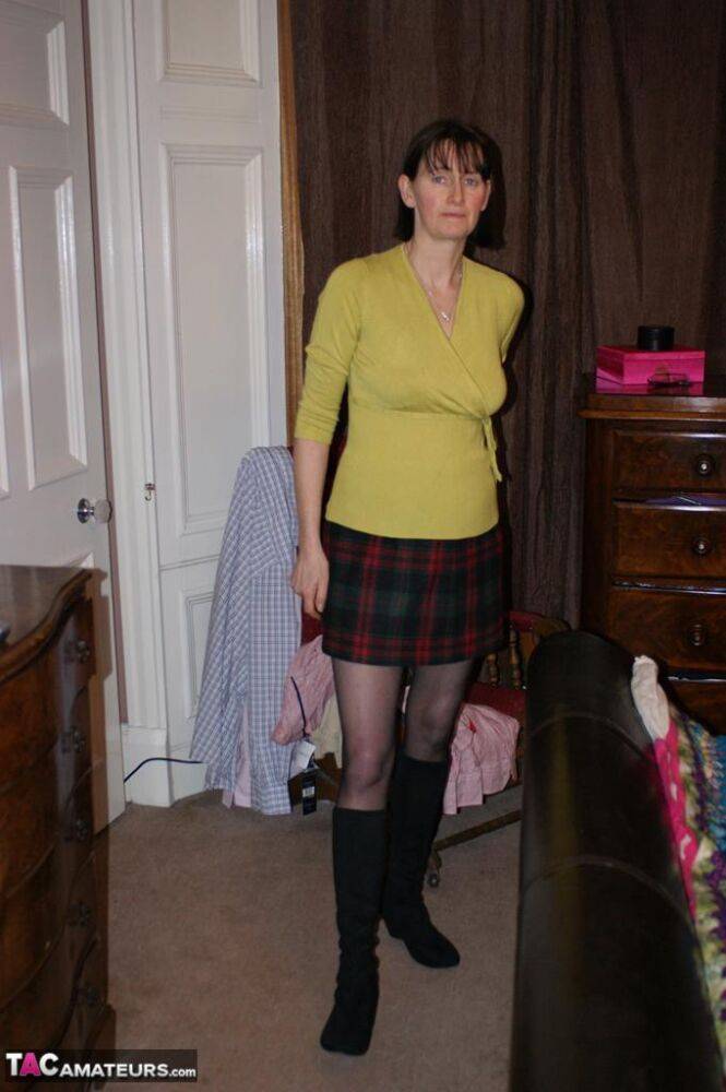 Mature amateur Slut Scot Susan toys her bush on a bed in stockings - #14