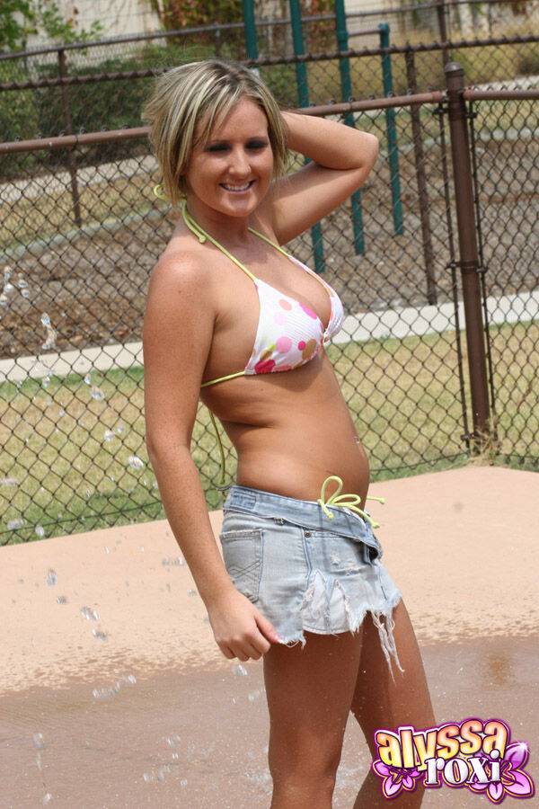 Blonde slut Alyssa Roxi posing outdoors in her bikini and short denim skirt - #2