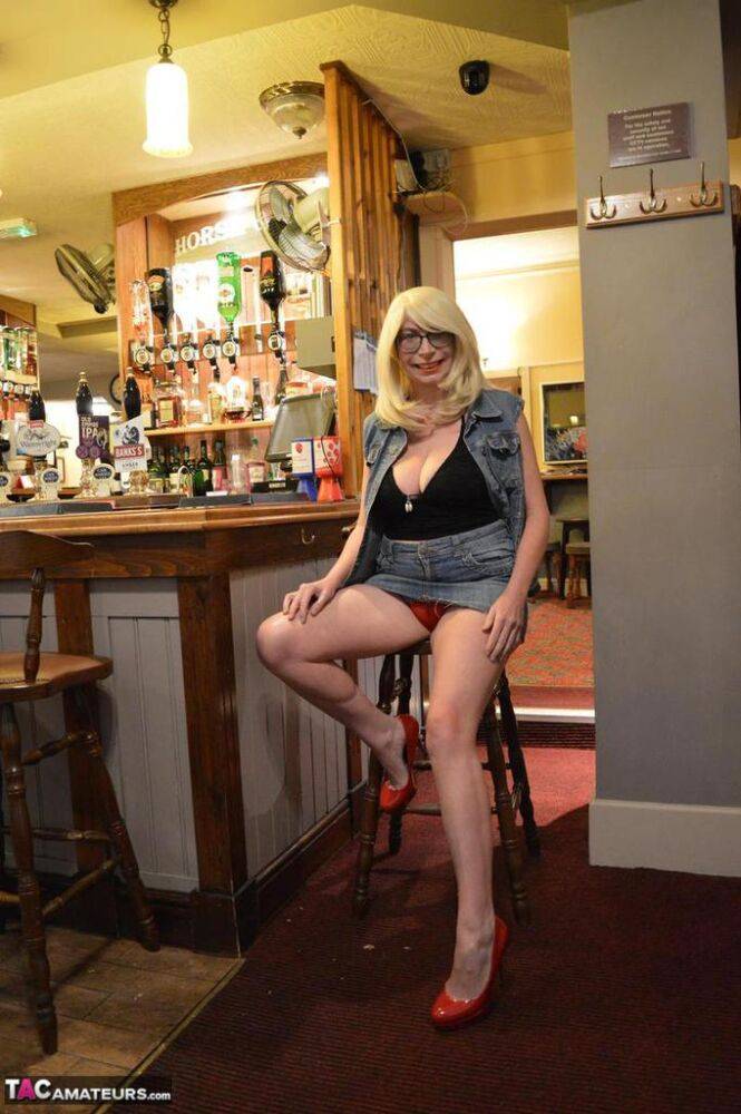 Older amateur Barby Slut exposes her tits and pussy while in a public house - #3