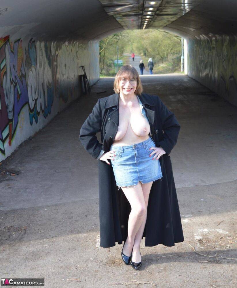 Older amateur Barby Slut flashes a stranger while taking a walk - #9