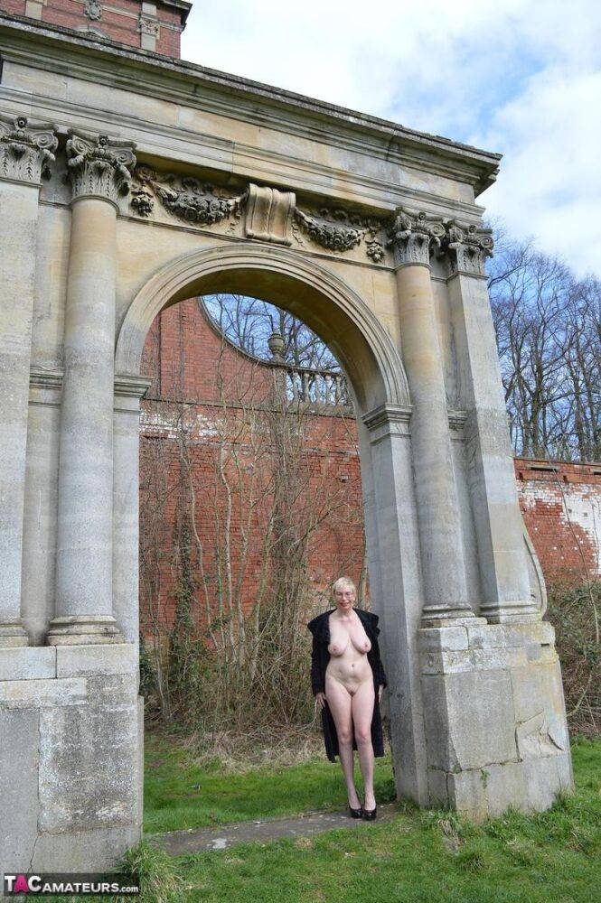 Mature blonde Barby Slut exposes herself during a walk around Bosworth hall - #4