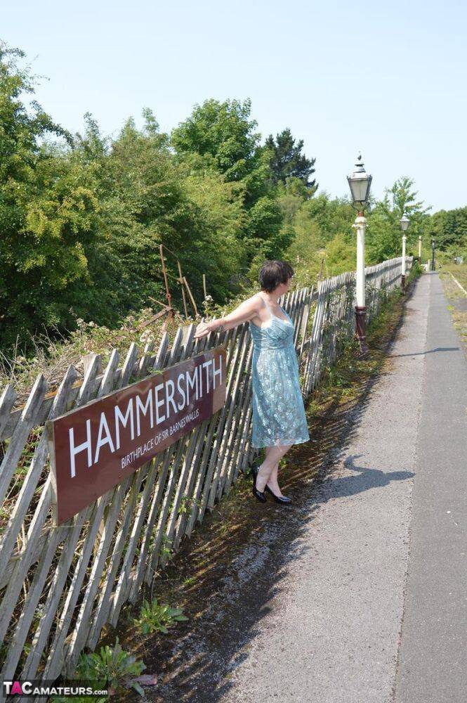 Mature amateur Barby Slut get naked in heels at an abandoned railway station - #10