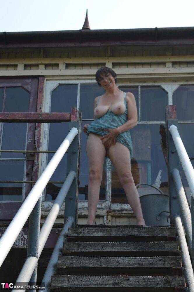 Mature amateur Barby Slut get naked in heels at an abandoned railway station - #4