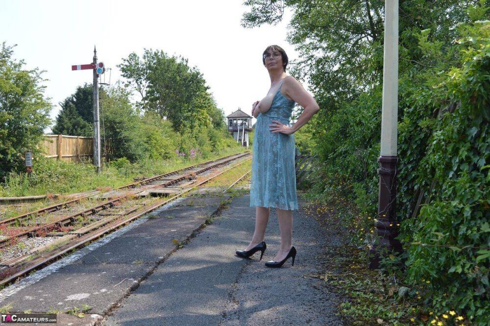 Mature amateur Barby Slut get naked in heels at an abandoned railway station - #13