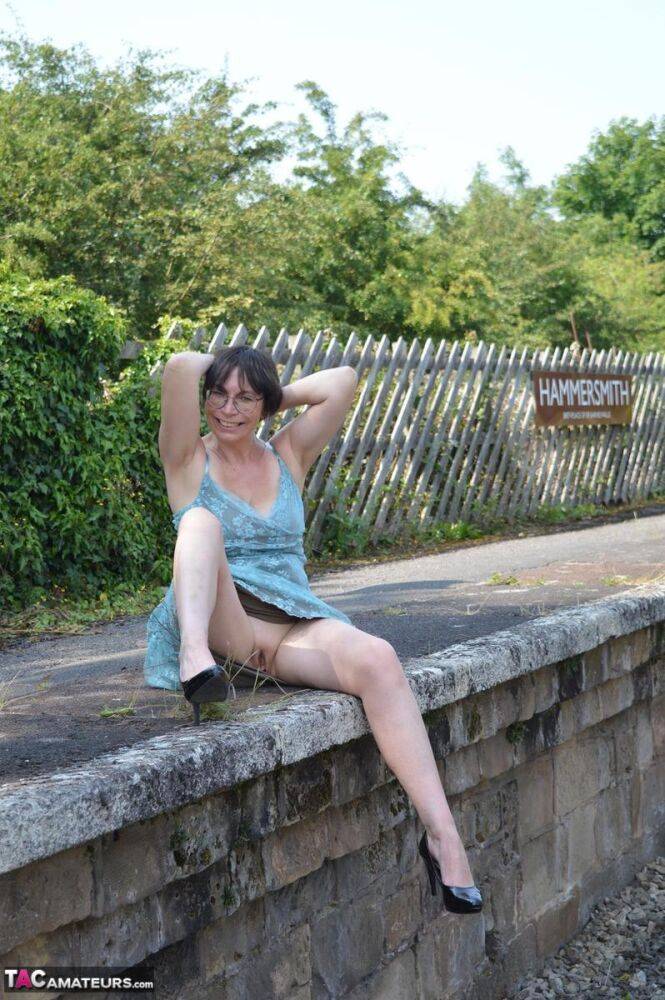 Mature amateur Barby Slut get naked in heels at an abandoned railway station - #12