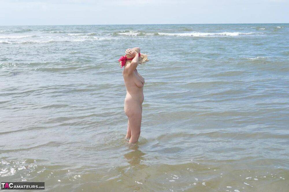 Older amateur Barby Slut wades into the ocean in nothing more than a sun hat - #10