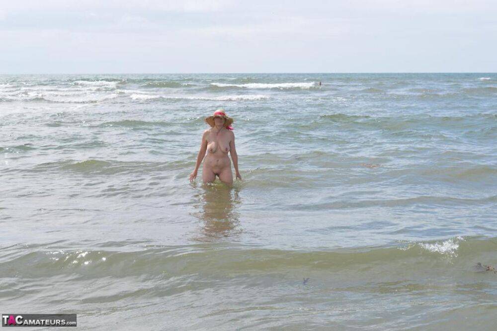 Older amateur Barby Slut wades into the ocean in nothing more than a sun hat - #7