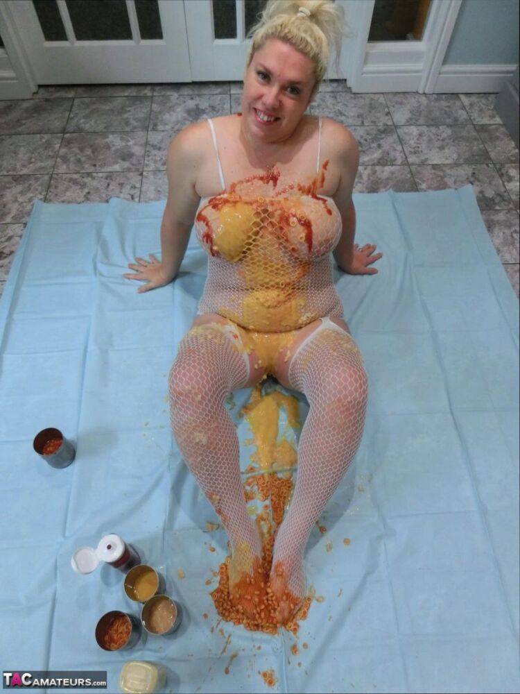 Amateur BBW Barby covers herself in condiments during solo action - #12