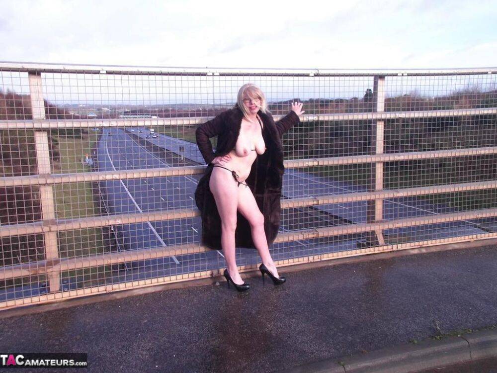 Older amateur Barby Slut flashes on a sidewalk upon an overpass - #15