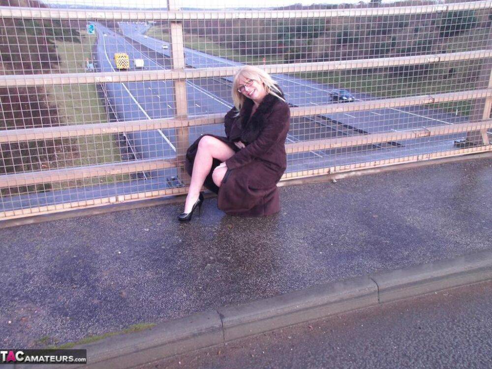 Older amateur Barby Slut flashes on a sidewalk upon an overpass - #6