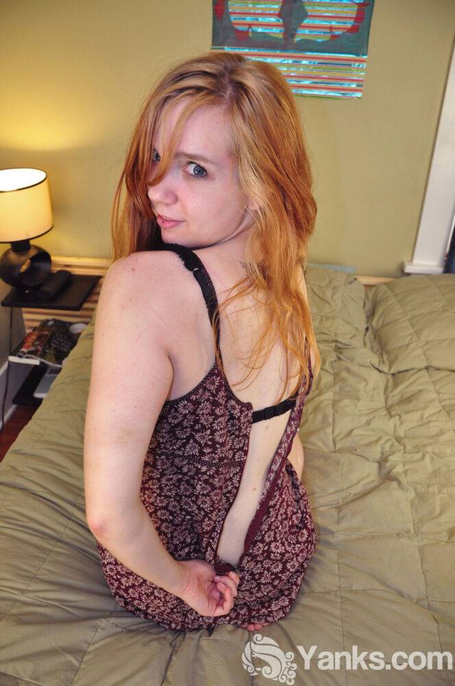 Natural redhead Paige rubs her meaty labia lips during her nude premiere - #9