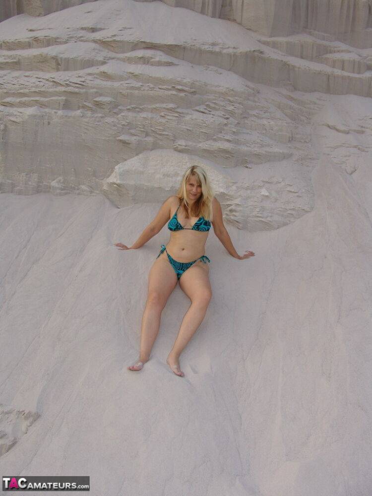 Mature blonde Sweet Susi doffs a bikini to pose naked in a sand pit - #12