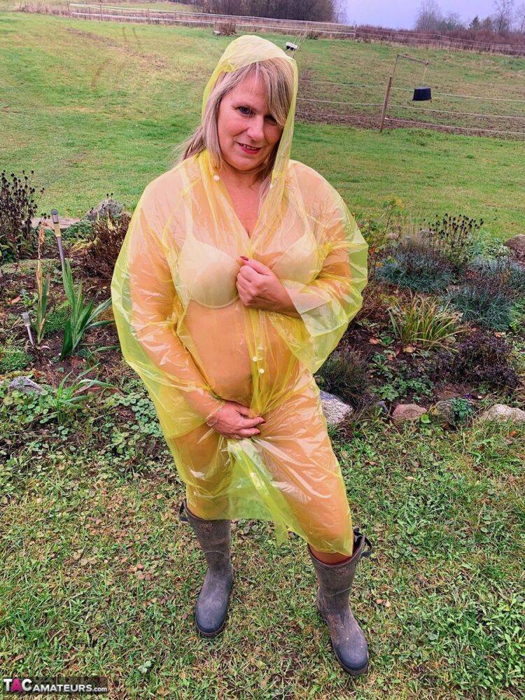 Overweight amateur Sweet Susi shows her naked body while wearing rubber boots - #15