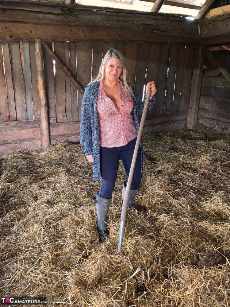 Overweight amateur Sweet Susi strips naked while forking hay in a mow - #6
