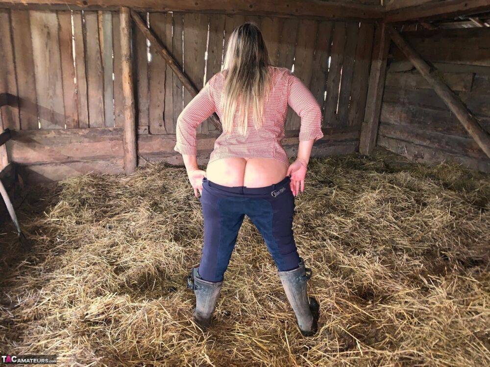 Overweight amateur Sweet Susi strips naked while forking hay in a mow - #12