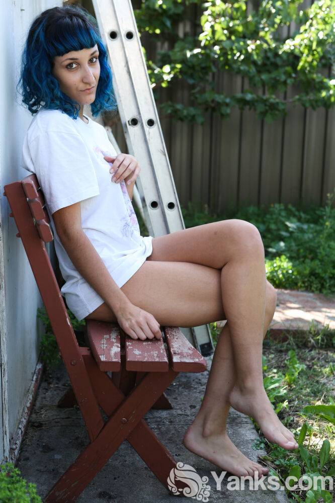 Amateur girl Jay Elle sports dyed hair while masturbating on a backyard bench - #3