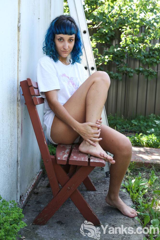 Amateur girl Jay Elle sports dyed hair while masturbating on a backyard bench - #1