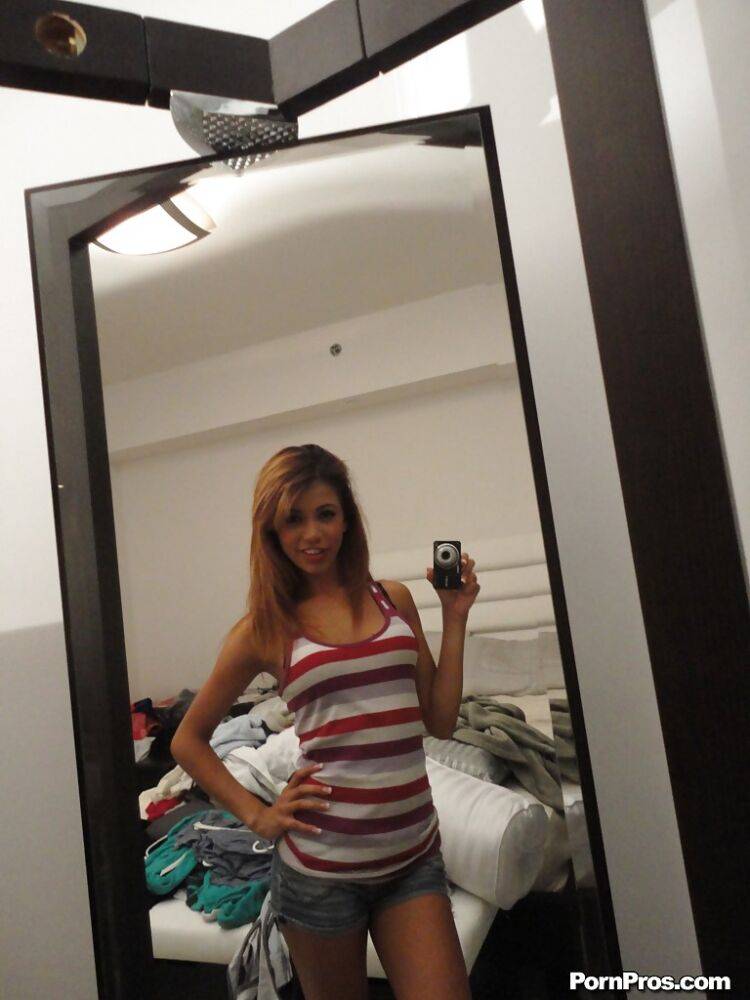 Latina ex-girlfriend Veronica Rodriguez snapping off selfies while undressing - #3