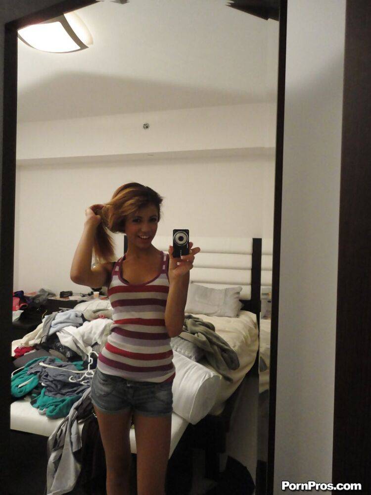 Latina ex-girlfriend Veronica Rodriguez snapping off selfies while undressing - #11