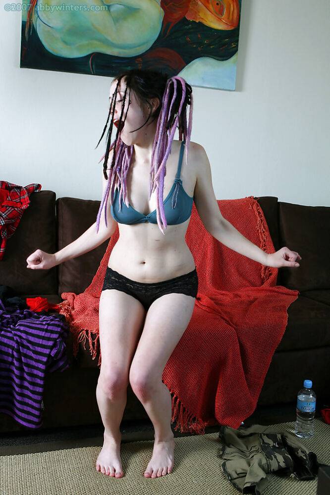 Cute dreadlock attired amateur Jade L posing in bra and underwear - #5