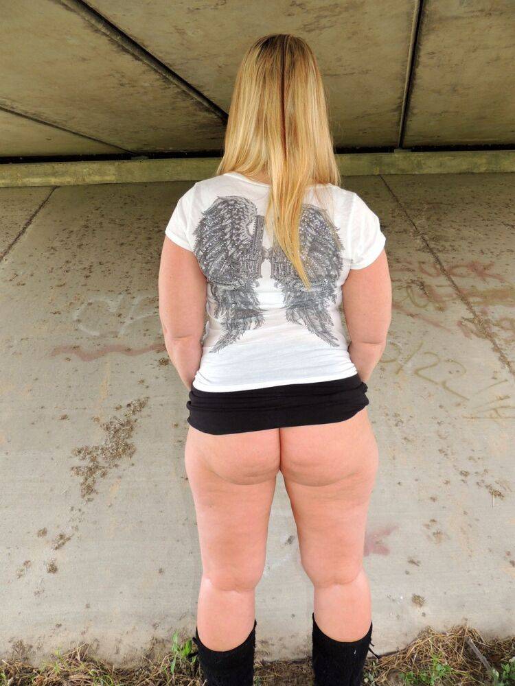 Amateur BBW Dee Siren has sex with a homeless black man underneath an overpass - #9