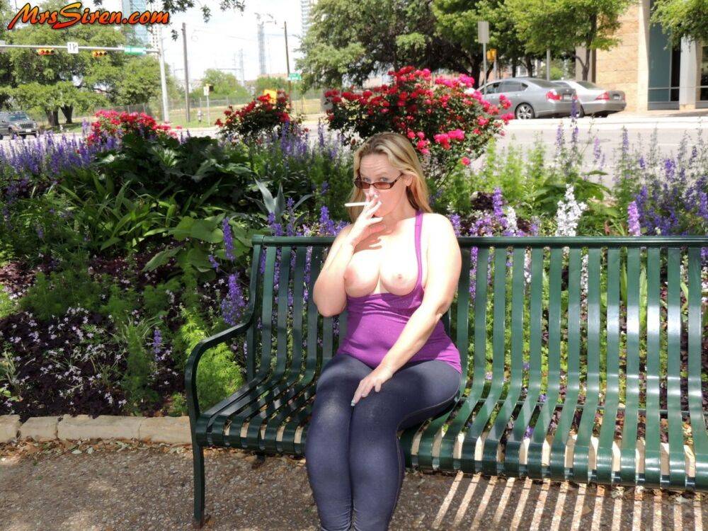 Fat blonde Dee Siren exposes herself in public before pussy play in a vehicle - #10