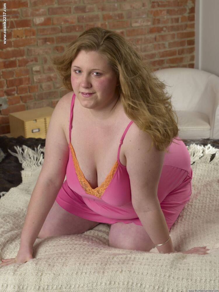 Obese chick sheds pink lingerie before pleasuring her vagina on bed - #6
