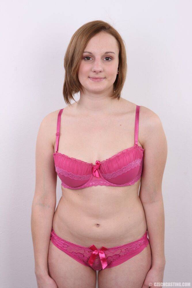 Chubby amateur Dominika removes her jeans and pink underwear for nude audition - #4