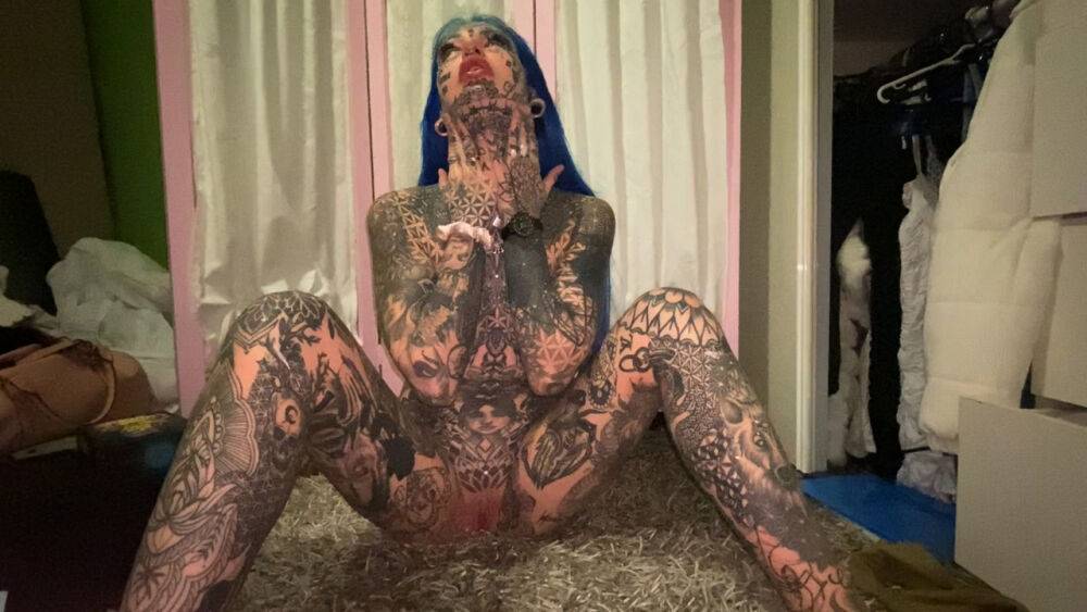 Alt girl shows her heavily inked body and tight pink pussy at once - #14
