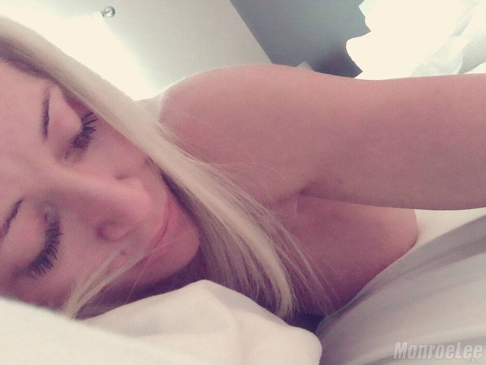 Blonde amateur Monroe Lee rubs her pink pussy after uncovering her huge boobs - #9
