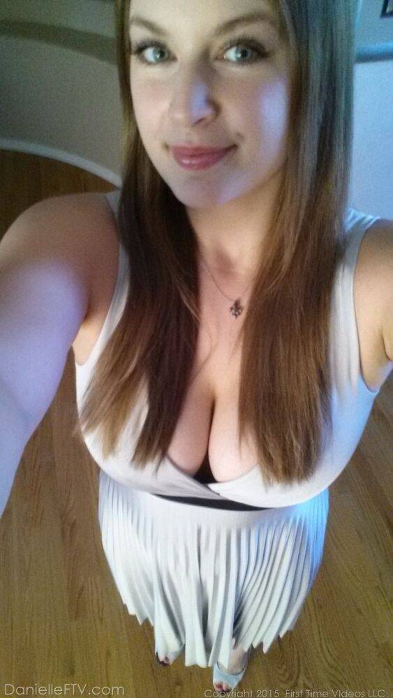 Amateur chick Danielle takes candid selfshots with and without clothes on - #11