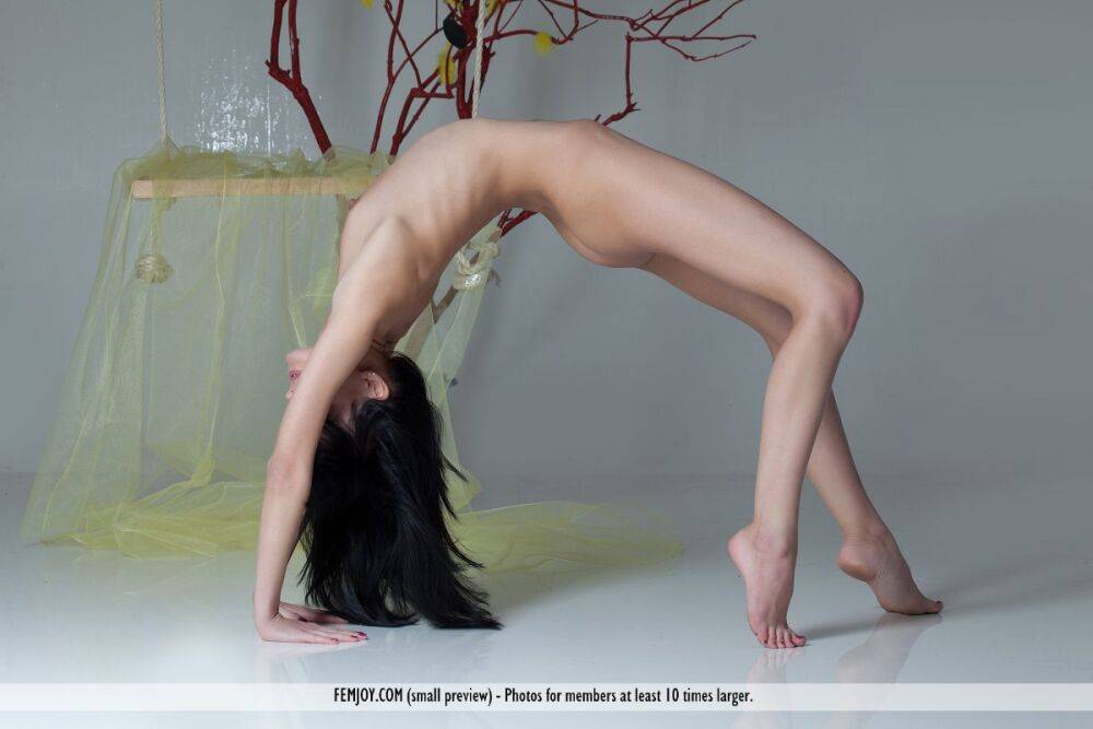 Dark-haired beauty Julia S displays her flexibility while totally naked - #15