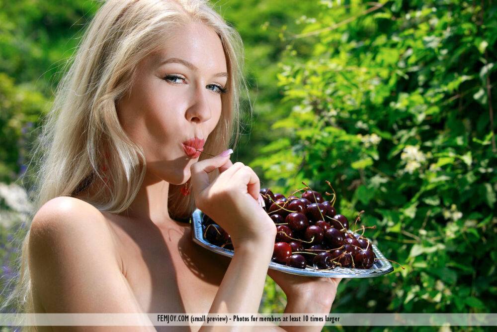 Natural blonde beauty Xana D strikes great nude poses over a plate of cherries - #9