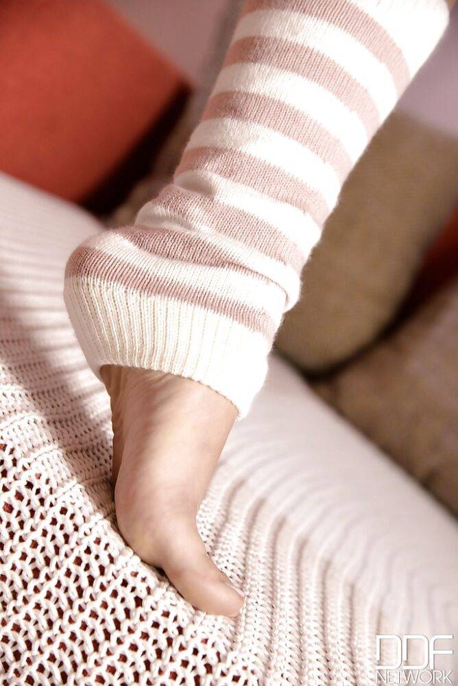 Leggy blonde beauty Karina D displaying spread toes in leg warmers - #4