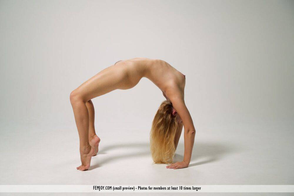 Young blonde Xana D doffs a revealing dress before showing naked flexibility - #3