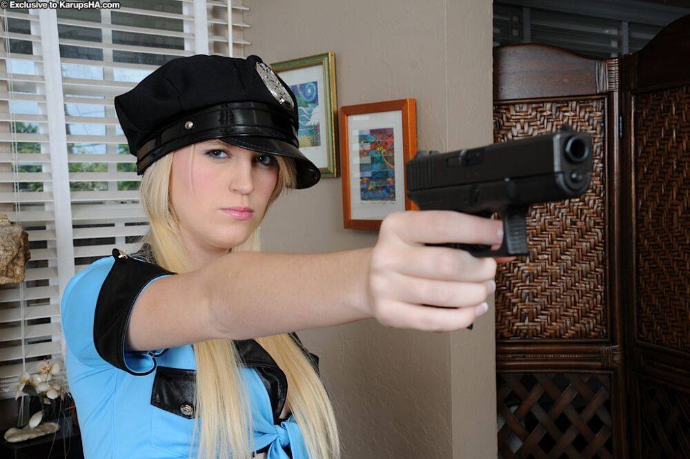 Amateur babe Amanda Bryant posing in her sexy police uniform - #11