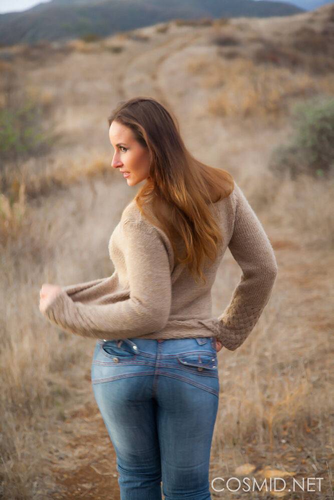 Curvy Vassanta peels off her jeans in a field to show a hairy pussy - #11