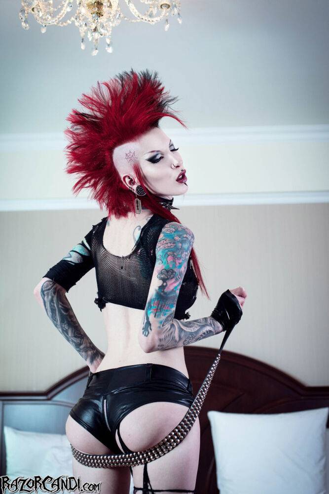 Tattooed punk Razor Candi sports a mohawk while showing her bald pussy - #4