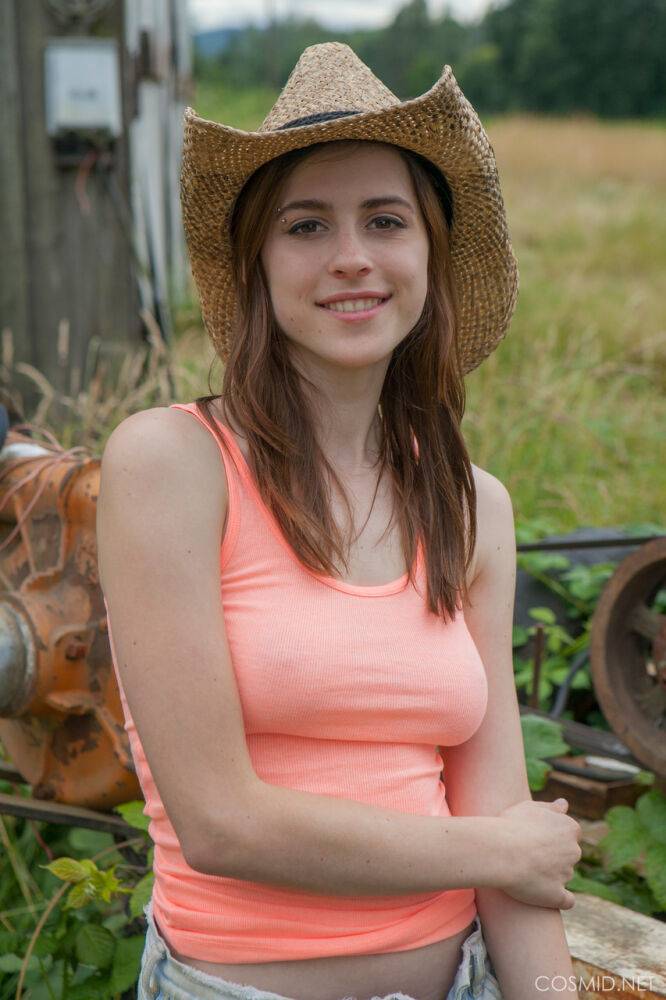 Redhead amateur Eva Green touts her fat ass in front of a box car in straw hat - #5