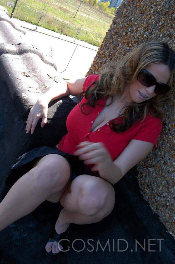 Non nude amateur Lisa Davidson takes off sunglasses in a short skirt outdoors - #14