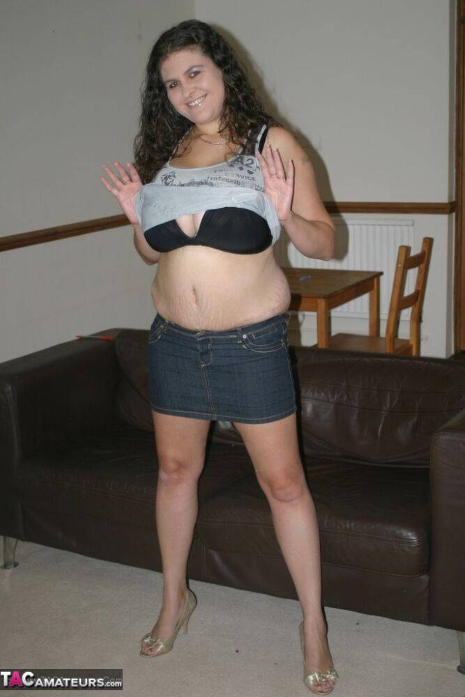British amateur Denise Davies puts her huge boobs on display in a denim skirt | Photo: 2252112