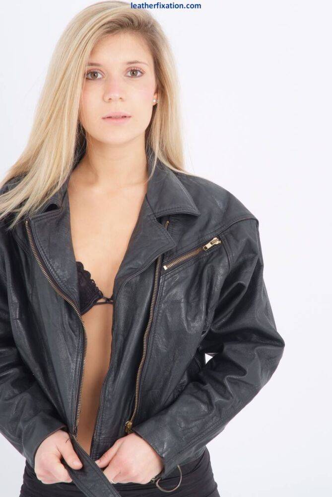 Blond chick unzips her leather jacket in a black bra and leggings - #6