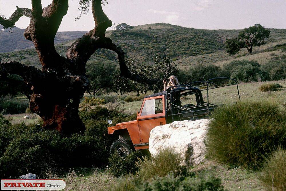 Retro pornstar bangs a couple of guys out for ride in bush in a Jeep - #8