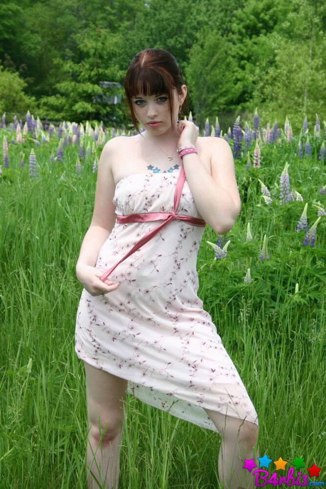 Young amateur cutie B4rbi3 lifts her sundress to show her round ass in a field - #11