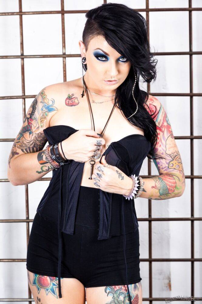Tattooed girl Draven Star gets naked in heels inside a steel cage - #1