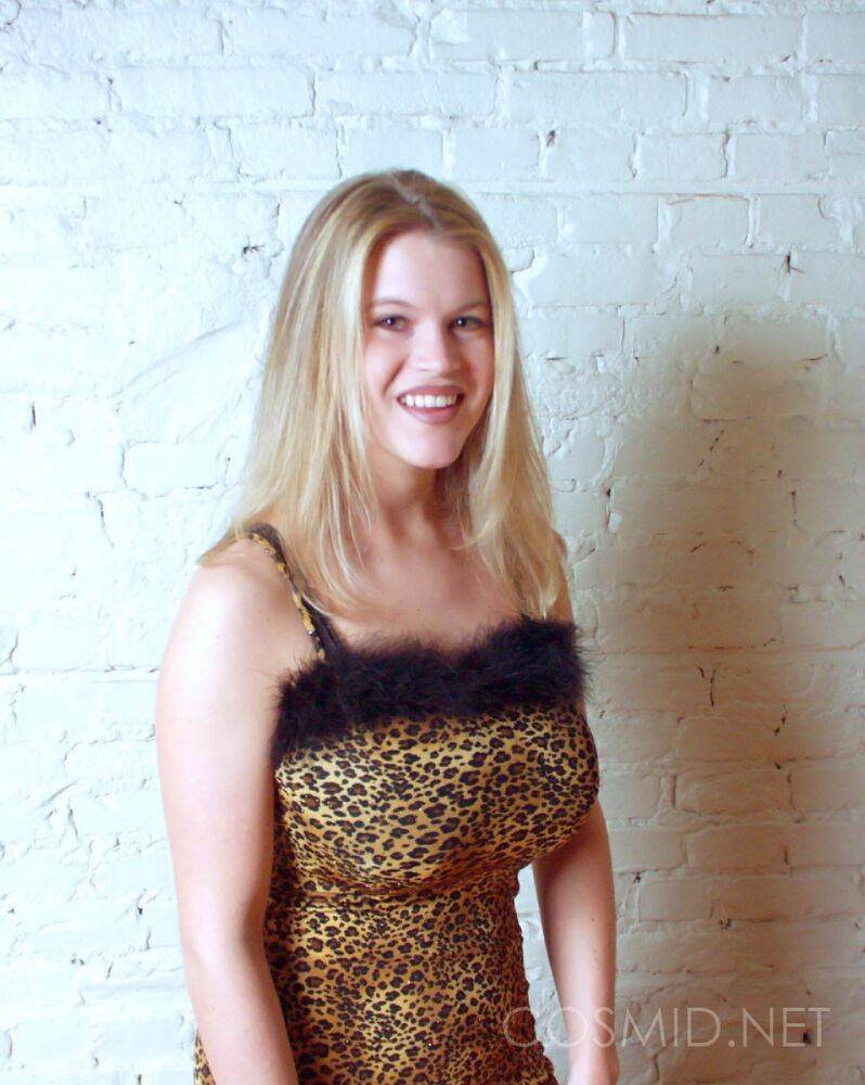 Amateur chick frees a big breast and tight ass cheeks from leopard print dress - #3